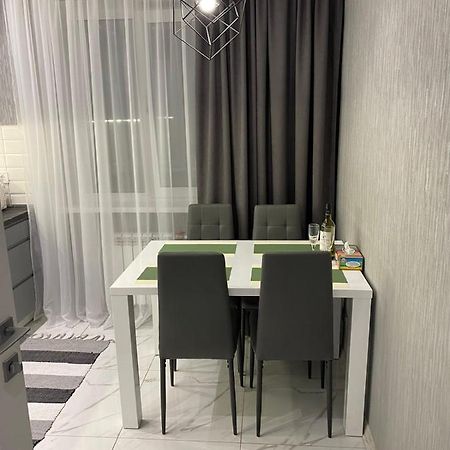 Стильная Квартира На Позняках Газ И Низкий Этаж Kiev Ngoại thất bức ảnh